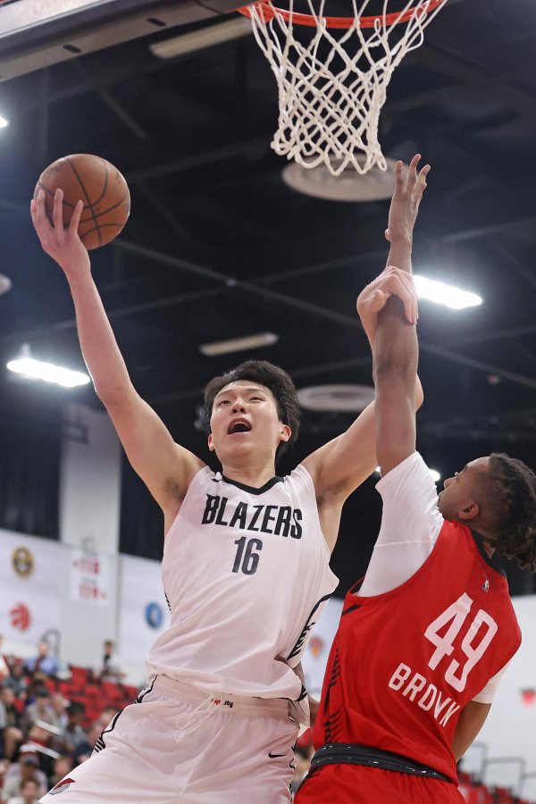 广州米牛 队记：杨瀚森的终结带有个人风格&技巧 而球队希望他更具侵略性