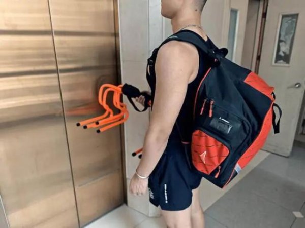 深圳配资 上门体育生，被鸡娃家庭抢爆了